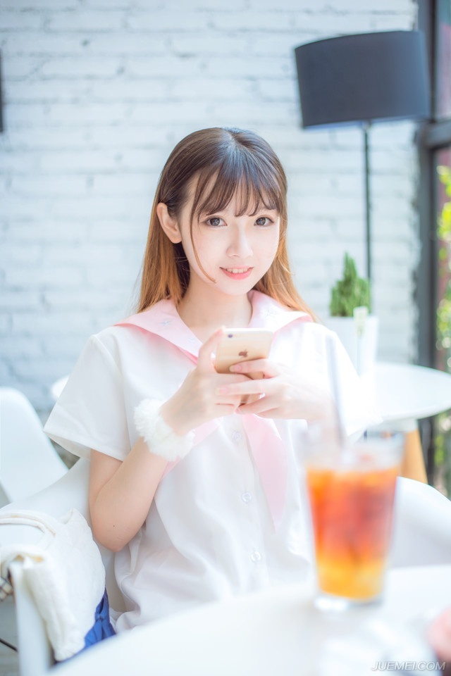 “我们何时撤兵？”关羽看向刘备，询问道。